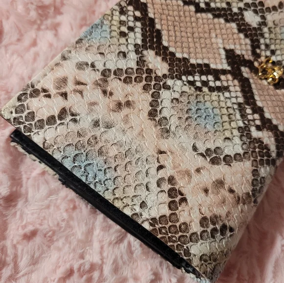 Hard To Find! Jessica Simpson large bifold/zip-around wallet. - Picture 13 of 16